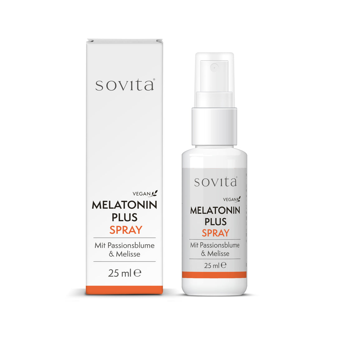sovita Melatonin Plus Spray mit Faltschachtel nebeneinander aus anderer Perspektive