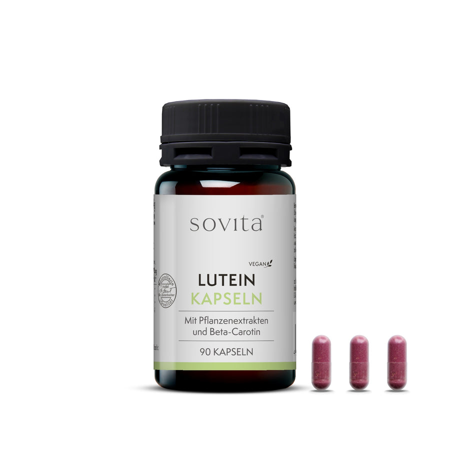 Sovita Lutein Kapseln, Dose aus Kunststoff in Braunglas-Optik mit drei violetten Kapseln rechts daneben.