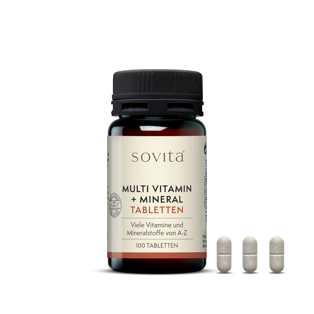 Braune Dose sovita Multi Vitamin + Mineral Tabletten mit drei beigen Tabletten auf weißem Hintergrund