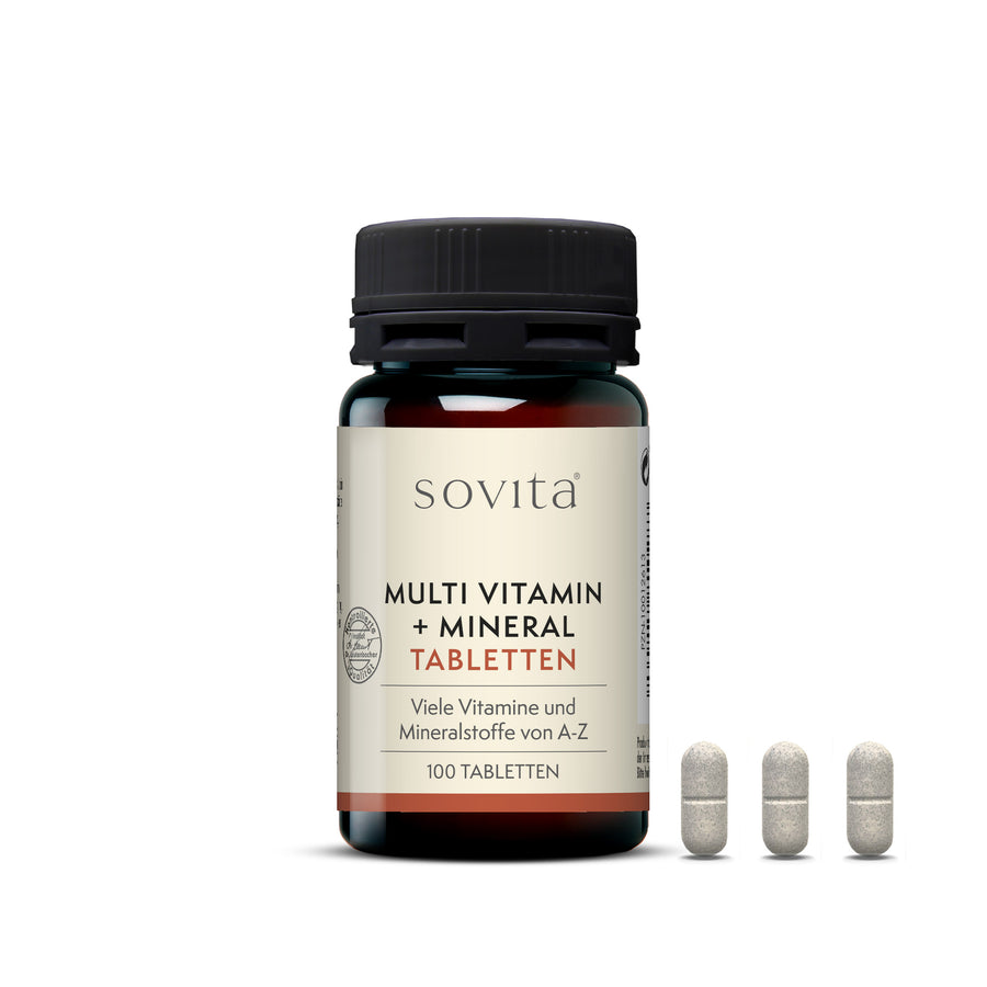 Braune Dose sovita Multi Vitamin + Mineral Tabletten mit drei beigen Tabletten auf weißem Hintergrund