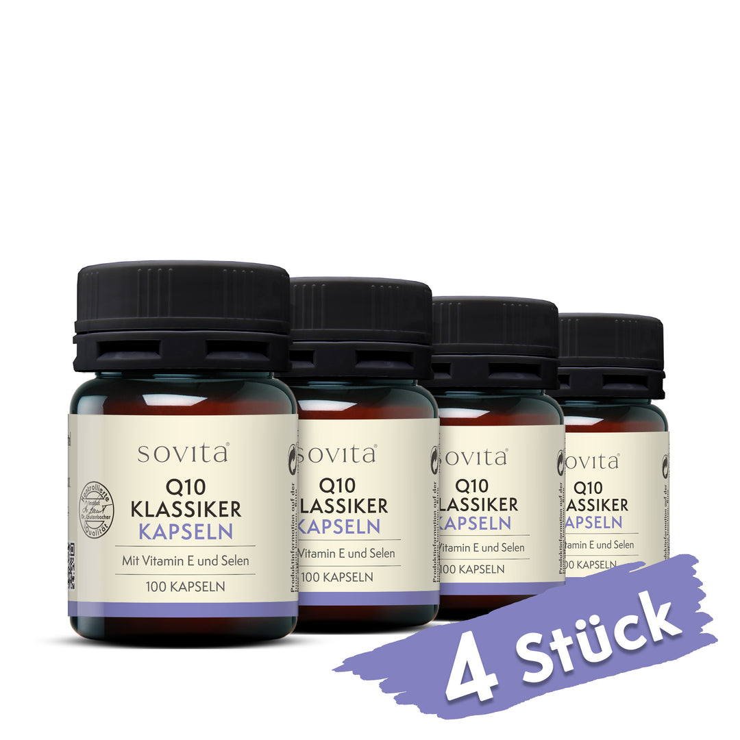 Vier Dosen sovita Q10 Klassiker Kapseln nebeneinander mit rotem Hinweis „4 Stück“ unten rechts