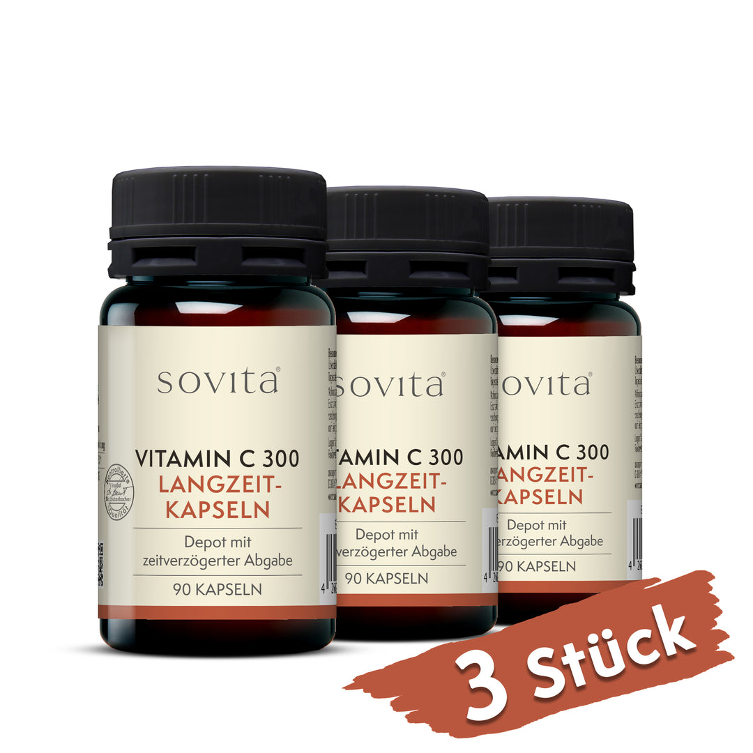 Drei Dosen sovita Vitamin C 300 Langzeit-Kapseln nebeneinander mit rotem Hinweis „3 Stück“ unten rechts