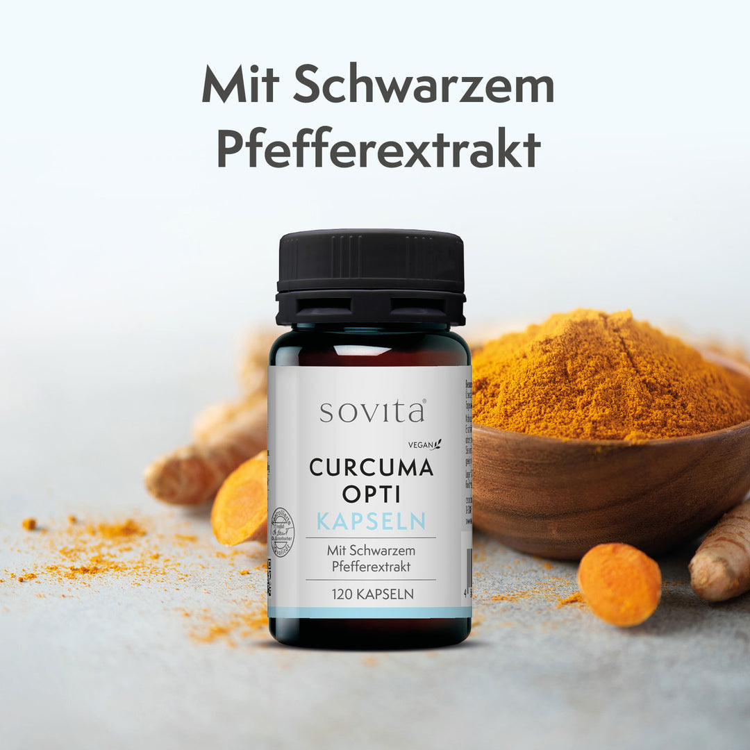 sovita Curcuma Opti Kapseln mit Kurkuma-Pulver und Wurzel im Hintergrund, Hinweis auf schwarzen Pfefferextrakt