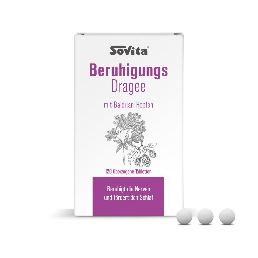 Vorderseite der Verpackung sovita Beruhigungs Dragee mit Hinweis „Beruhigt die Nerven und fördert den Schlaf“ und drei Tabletten vorne