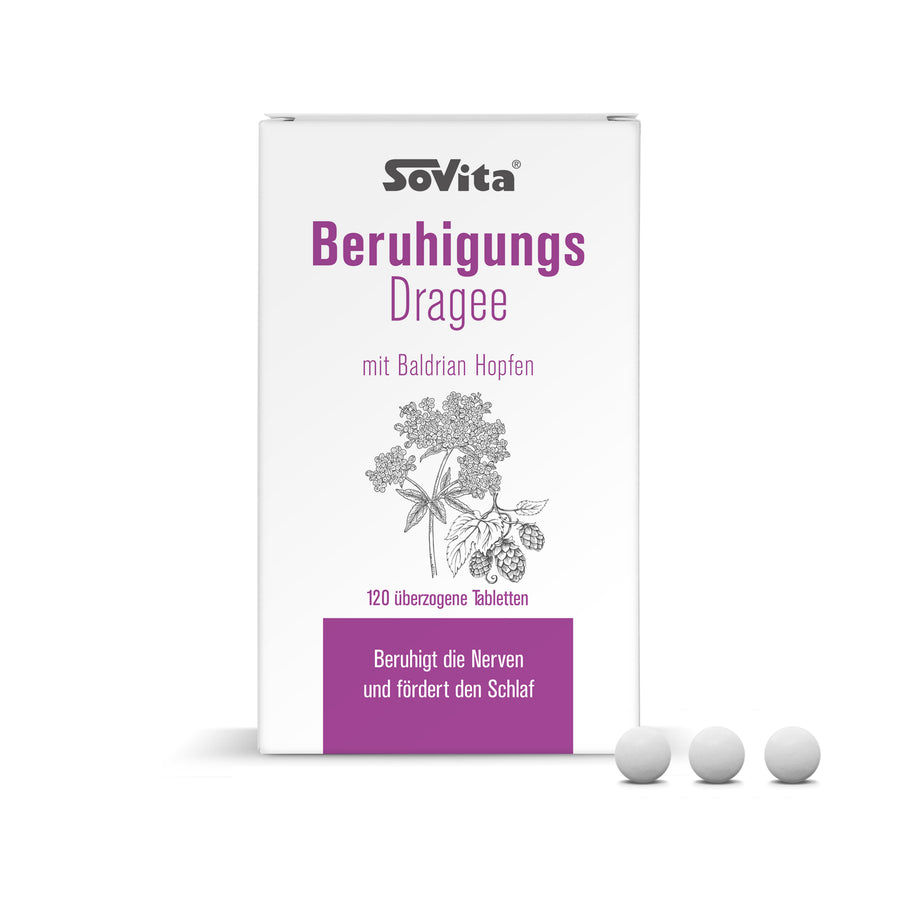 Vorderseite der Verpackung sovita Beruhigungs Dragee mit Hinweis „Beruhigt die Nerven und fördert den Schlaf“ und drei Tabletten vorne
