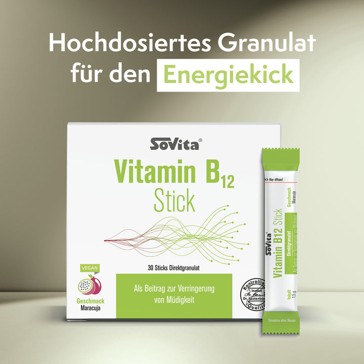 Sovita Vitamin B12 Stick mit Packung und Stick vor Hintergrund mit Text: Hochdosiertes Granulat für den Energiekick.